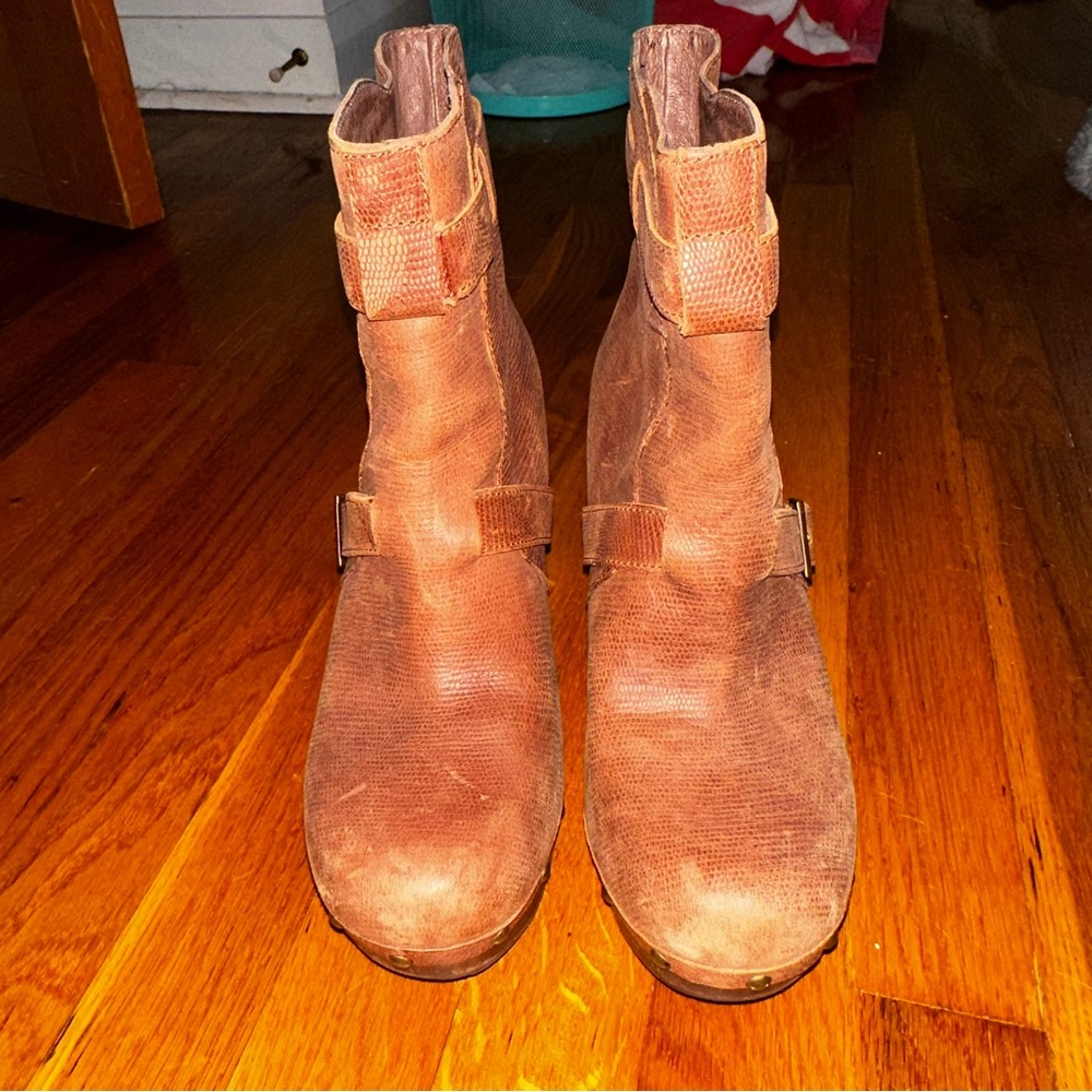 Leather Ugg boots - Picture 4 of 4